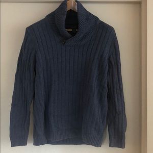 Men’s dusty blue sweater